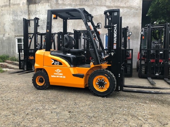 Xe nâng dầu 2 tấn 1