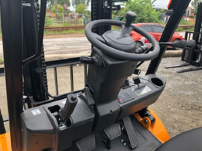 Xe nâng dầu 2 tấn 3