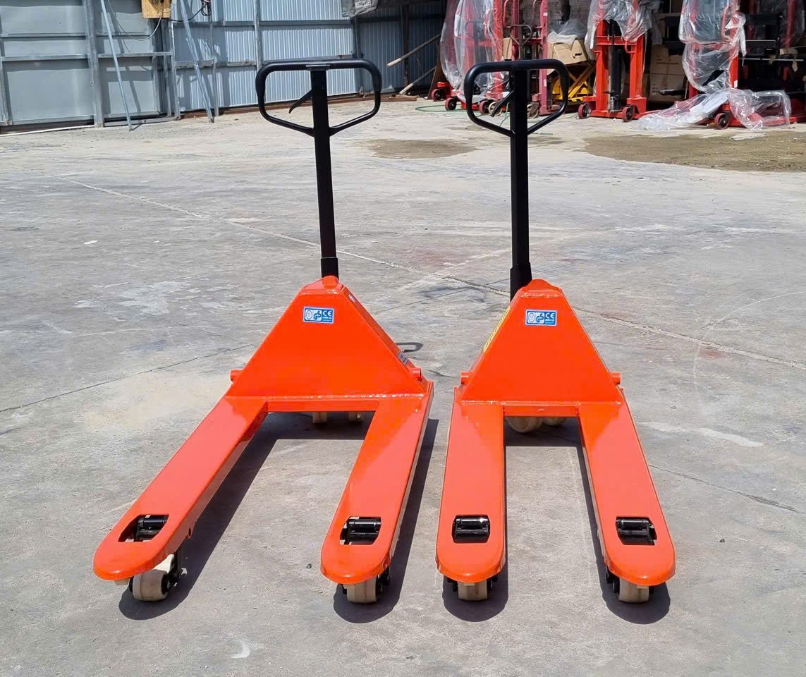 Xe nâng tay càng rộng và càng hẹp